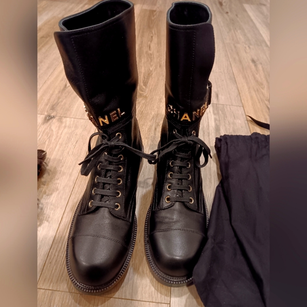 CHANEL Black Leather Combat  Boots with  40.5 PRE-OWN Excellent Condition NO BOX